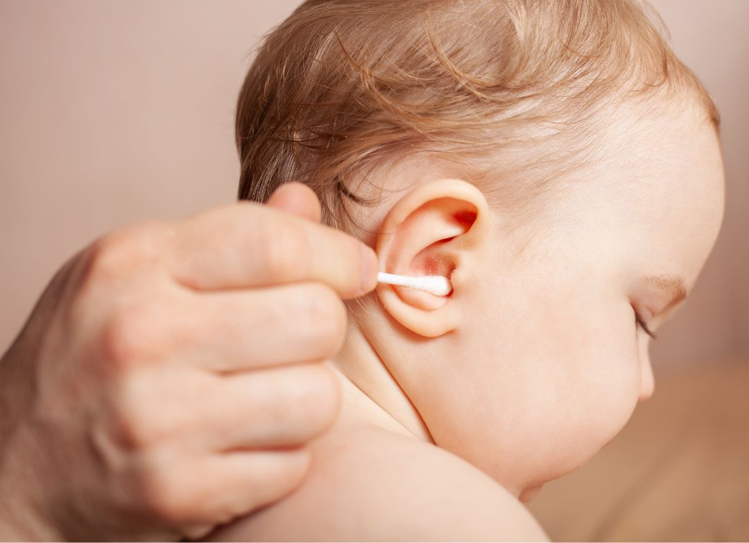 Prepare your baby's ears with cotton swabs